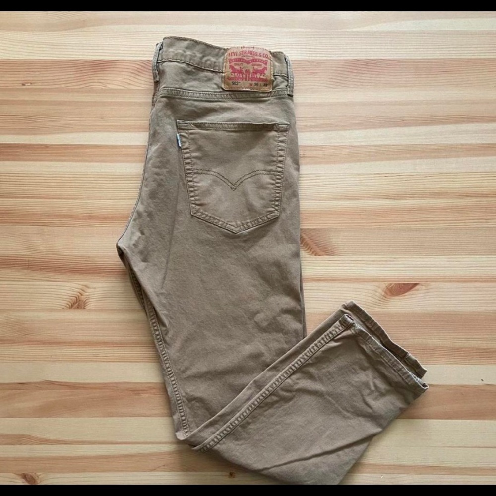 Levi 502 khaki pants